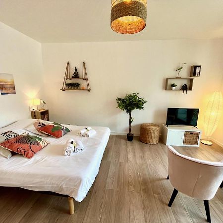 Nihal, Studio Proche Zenith Avec Parking Et Balcon Caen Esterno foto