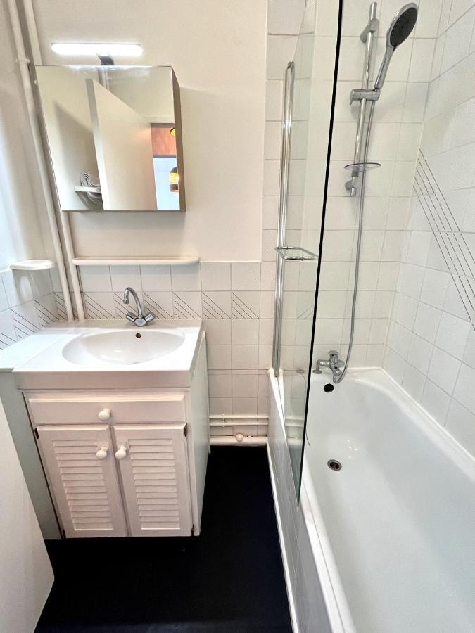 Nihal, Studio Proche Zenith Avec Parking Et Balcon Caen Esterno foto