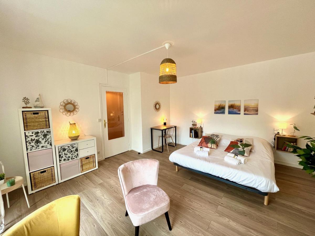 Nihal, Studio Proche Zenith Avec Parking Et Balcon Caen Esterno foto